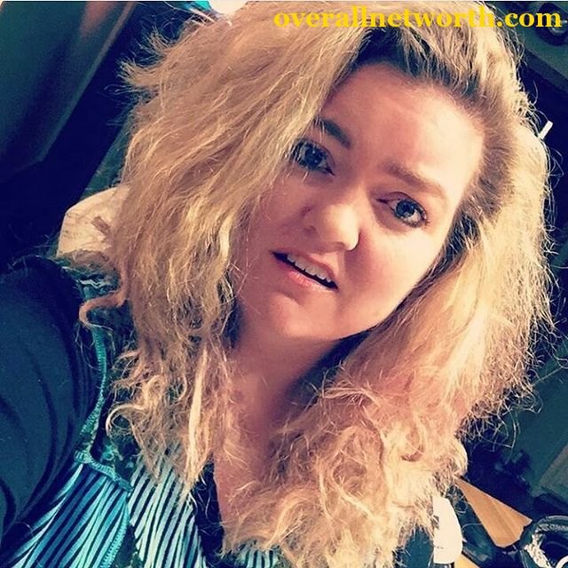 Colleen Hoover Net Worth-Biography, Age, Height, Husband, House